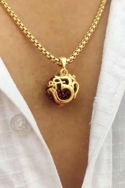 Elegant Om Rudraksha Pendant Necklace – Traditional Spiritual Jewelry